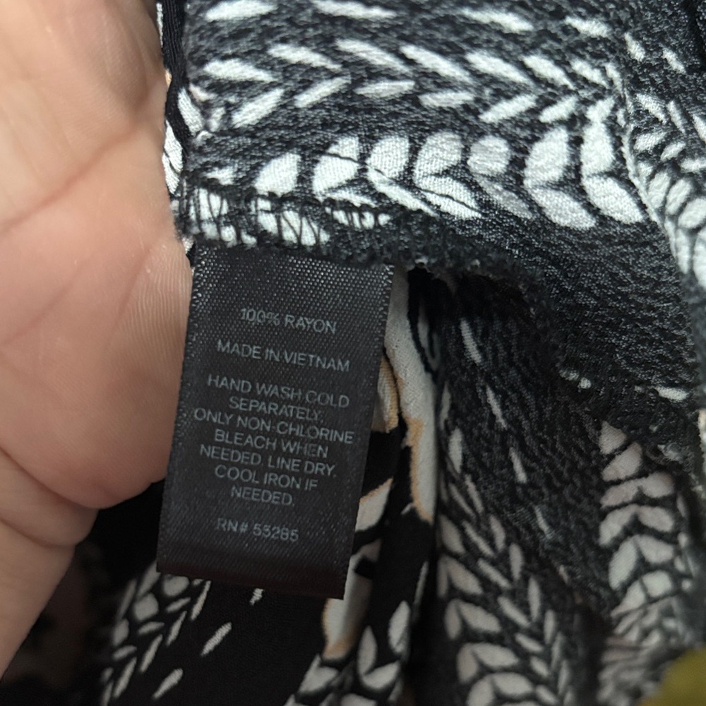 Express Black and White Floral Dress - Picture 4 of 8